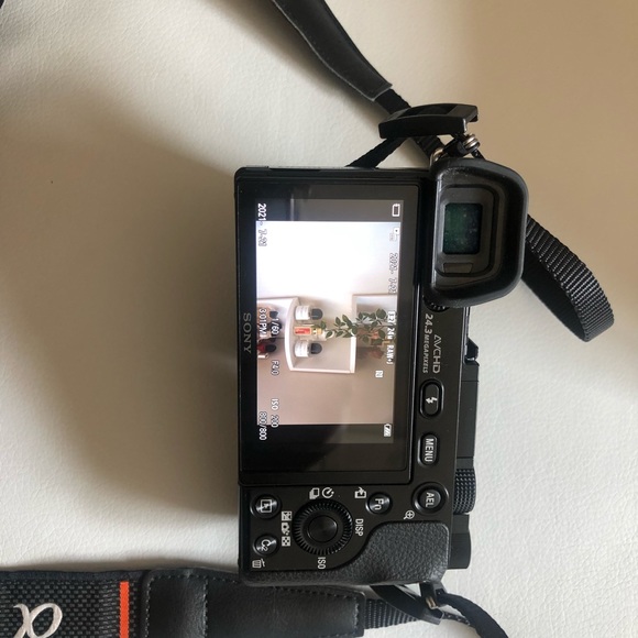 Sony a6000 mirrorless digital camera - Picture 3 of 6
